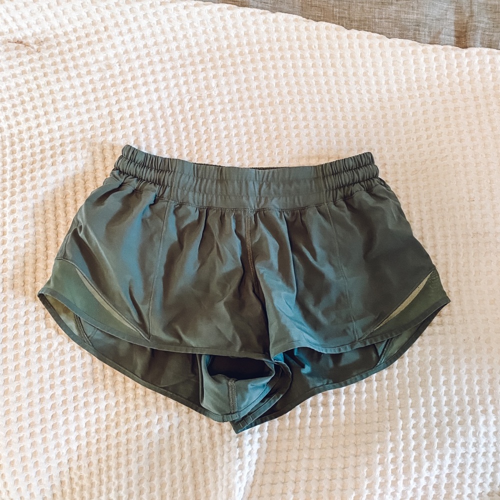 Lululemon hotty hot short (2.5”)